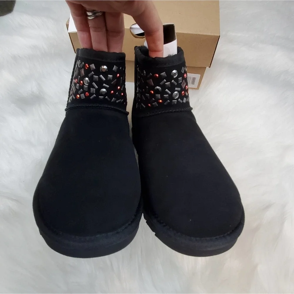UGG Size 7 Black Genuine Sheepskin Mini Stud II Short Boots NIB